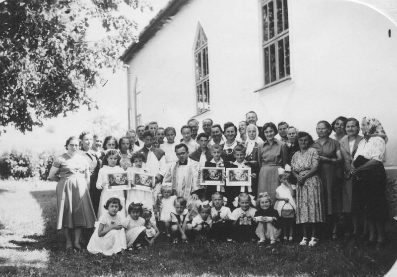 parafia polskokatolicka 1_18.jpg - Rok 1962. Pierwsza Komunia św.